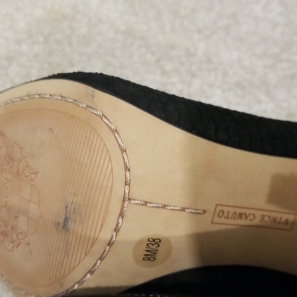 Vince Camuto black pumps - Picture 6 of 7